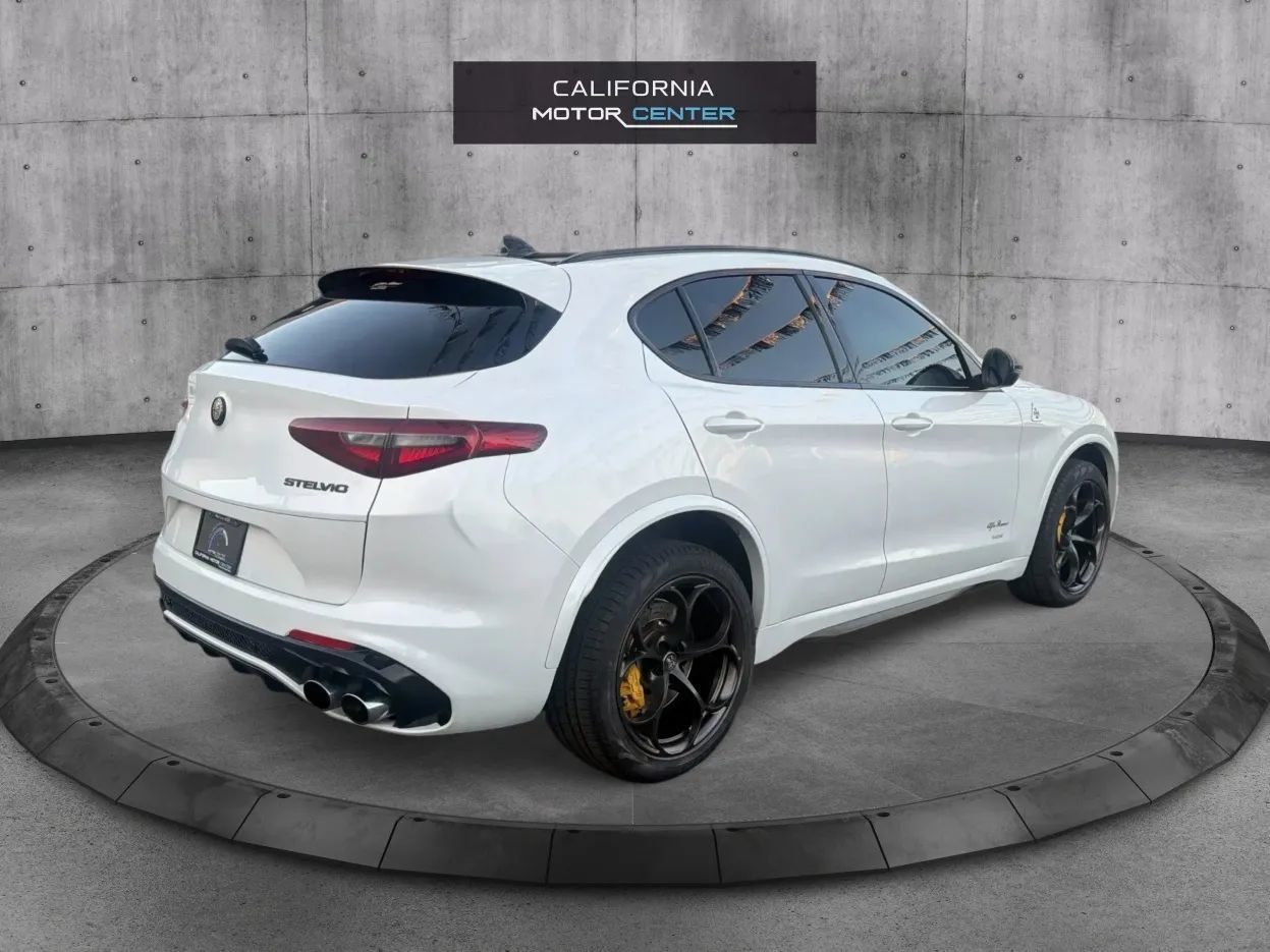 Used 2018 Alfa Romeo Stelvio Quadrifoglio w/ Driver Assist Dynamic Package AWD/4WD image 5