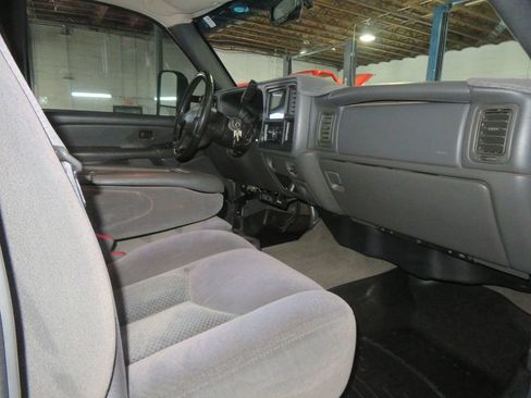 Used 2006 Chevrolet Silverado 2500 LT w/ Heavy-Duty Power Package AWD/4WD image 33
