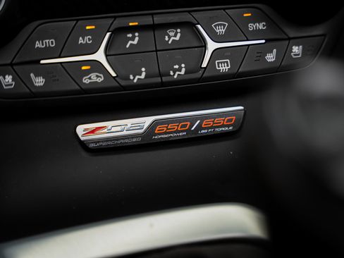 Used 2016 Chevrolet Corvette Z06 w/ 3LZ Preferred Equipment Group RWD image 47