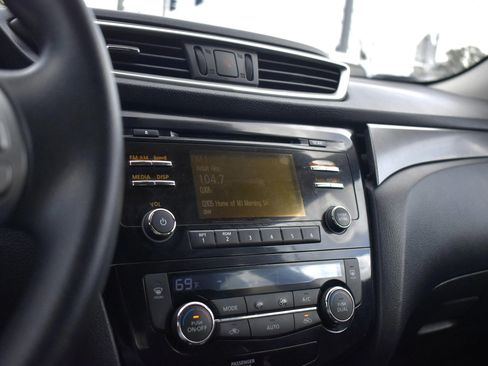 Used 2016 Nissan Rogue SV image 20