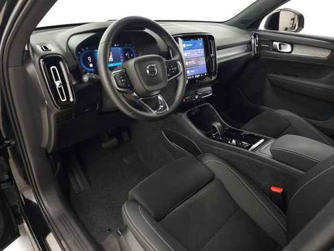 Used 2025 Volvo XC40 B5 Ultra image 19