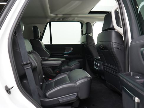 Used 2025 Ford Expedition Platinum AWD/4WD image 12