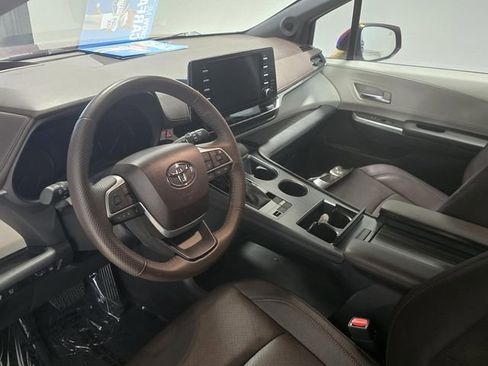 Used 2024 Toyota Sienna Platinum FWD image 20