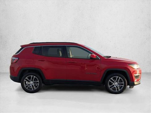 Used 2019 Jeep Compass Latitude FWD image 4