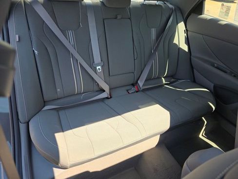 Certified 2025 Hyundai Elantra SEL image 23