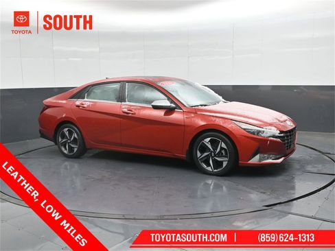 Used 2022 Hyundai Elantra Limited image 1