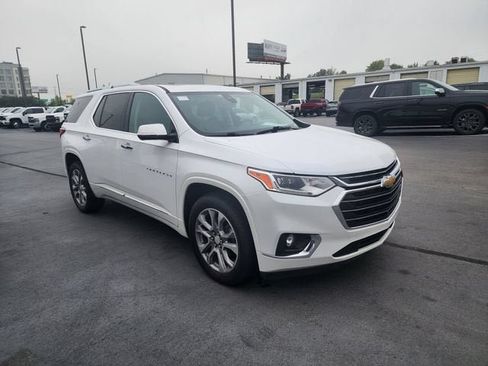 Used 2020 Chevrolet Traverse Premier FWD image 1