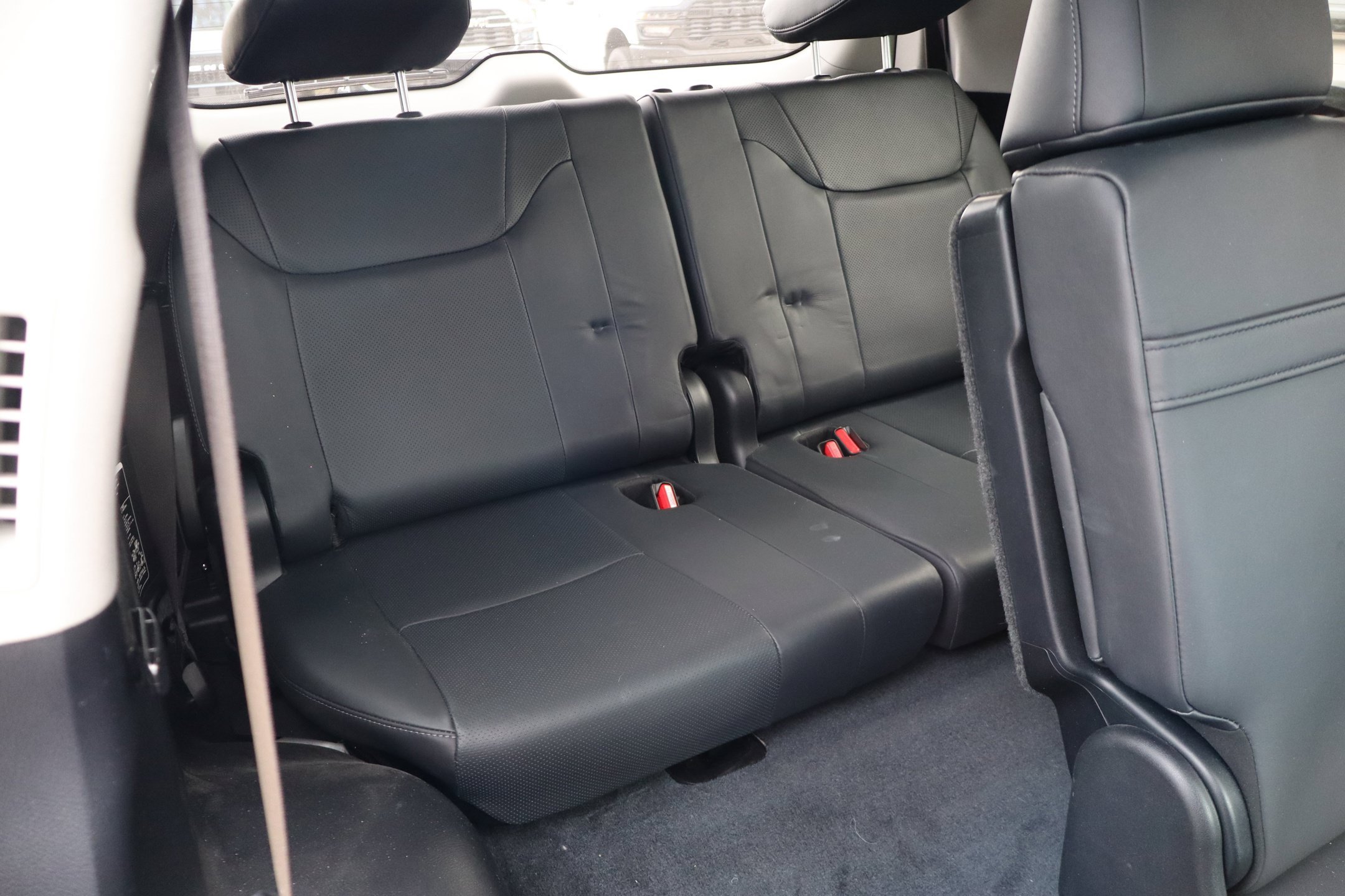 Used 2019 Lexus LX 570 4WD w/ Luxury Package image 34