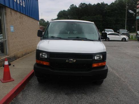 Used 2016 Chevrolet Express 2500 RWD image 2