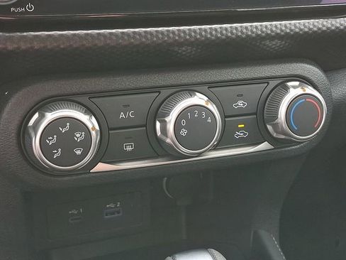 Used 2024 Nissan Kicks SV image 15