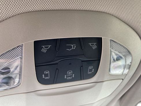 Used 2023 Chrysler Pacifica Touring-L FWD image 30