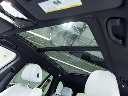 New 2026 BMW X5 xDrive50e w/ Premium Package AWD/4WD image 16