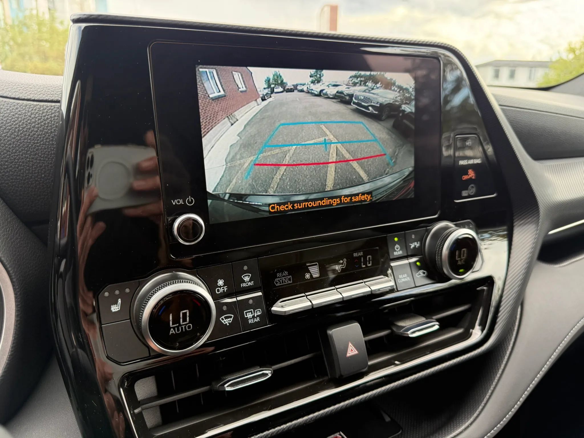 Used 2025 Toyota Highlander XSE AWD/4WD image 25