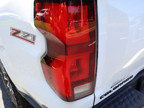 Used 2025 Chevrolet Colorado Z71 w/ Technology Package AWD/4WD image 50