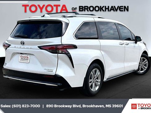 Used 2024 Toyota Sienna Platinum AWD/4WD image 13
