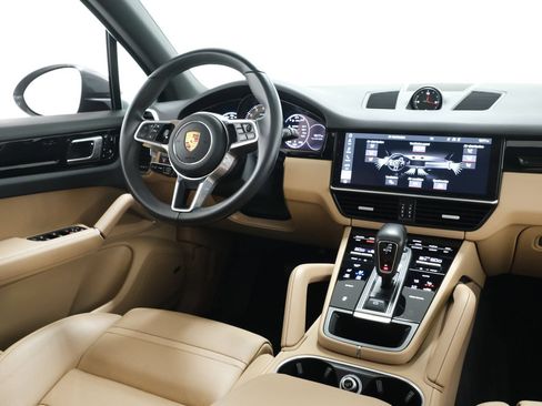 Used 2021 Porsche Cayenne AWD/4WD image 10