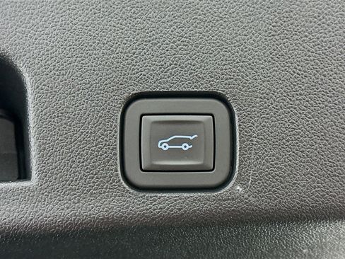 Used 2025 GMC Acadia Elevation image 32