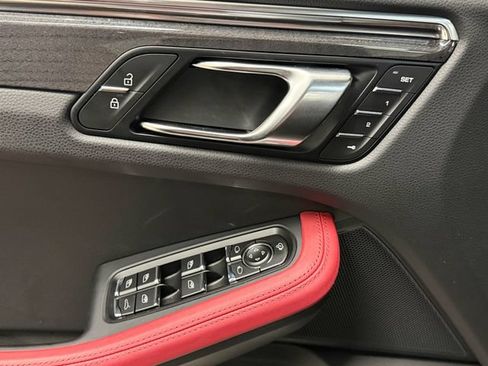Certified 2026 Porsche Macan AWD/4WD image 38