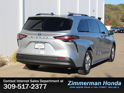 Used 2021 Toyota Sienna LE w/ Protection Package (TMS) image 2