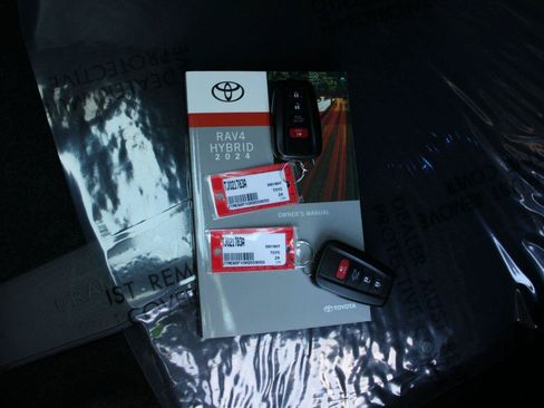 Used 2024 Toyota RAV4 XSE w/ Advanced Technology Package AWD/4WD image 32