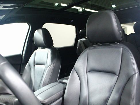 Used 2019 Audi Q7 3.0T Premium Plus image 17