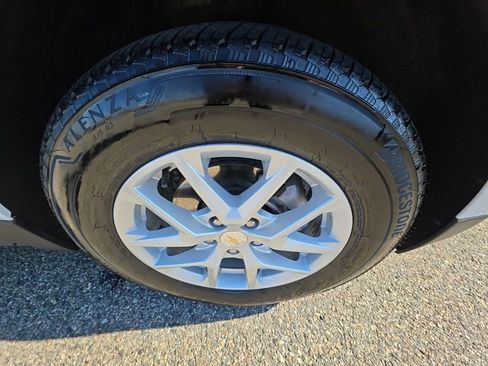 Used 2023 Chevrolet Equinox LT image 35