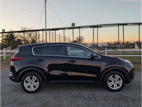 Used 2017 Kia Sportage LX image 8