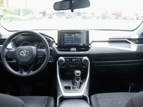 Used 2020 Toyota RAV4 XLE AWD/4WD image 25