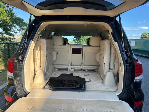 Used 2013 Lexus LX 570 4WD w/ Luxury Pkg image 10