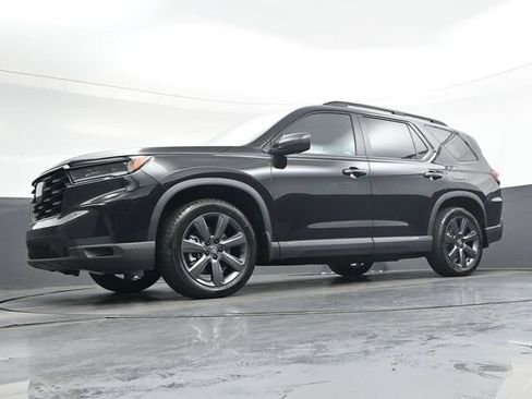 Used 2025 Honda Pilot Sport image 35