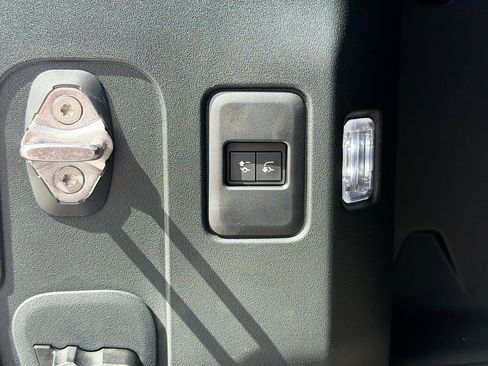 New 2026 Land Rover Defender 110 X-Dynamic SE AWD/4WD image 44