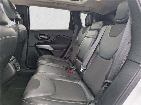 Used 2018 Jeep Cherokee Latitude Plus w/ Comfort/Convenience Group image 19