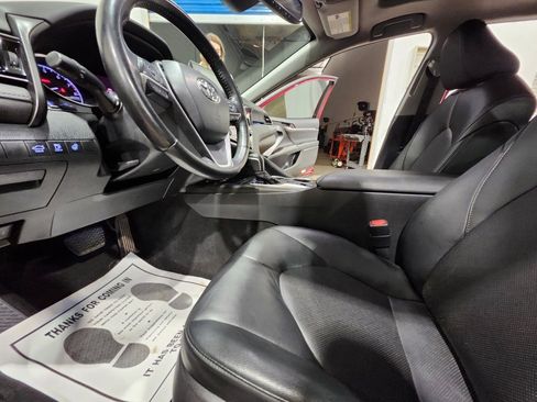 Used 2022 Toyota Camry XLE image 18