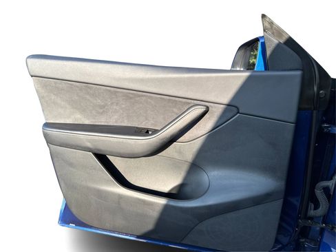 Used 2020 Tesla Model Y Long Range image 24