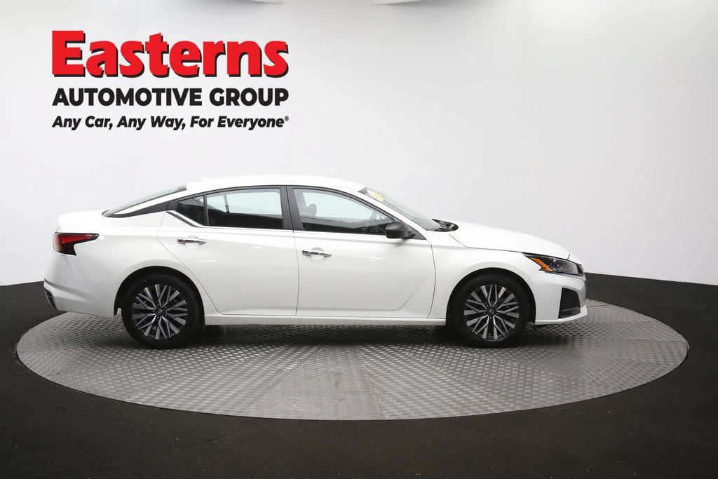 Used 2025 Nissan Altima 2.5 SV FWD image 42
