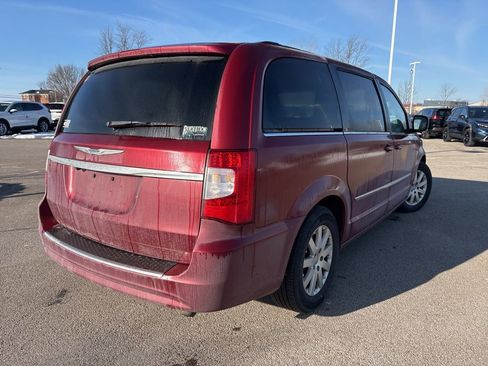Used 2016 Chrysler Town & Country Touring image 10