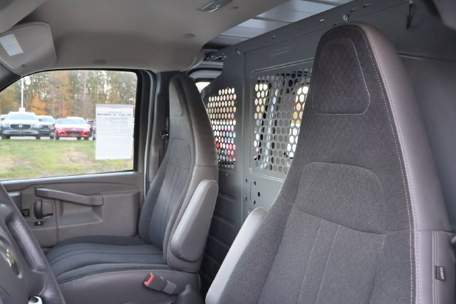 Used 2018 Chevrolet Express 2500 w/ Driver Convenience Package RWD image 8