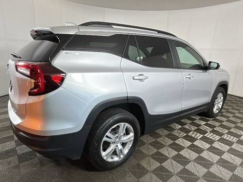 Used 2022 GMC Terrain SLE w/ Driver Convenience Package AWD/4WD image 2