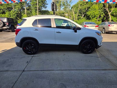 Used 2020 Chevrolet Trax LT w/ Sun & Sound Package AWD/4WD image 8