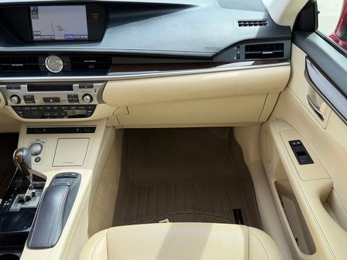Used 2014 Lexus ES 350 w/ Premium Package FWD image 10