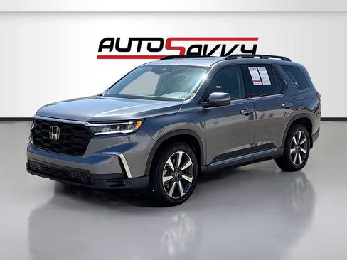 Used 2025 Honda Pilot Touring image 3