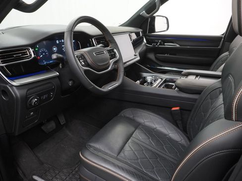 Certified 2025 Jeep Grand Wagoneer Series III w/ Rear Seat Video Group 1 AWD/4WD image 17