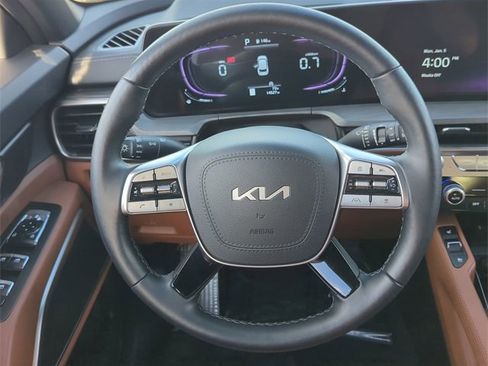 Used 2025 Kia Telluride AWD image 24