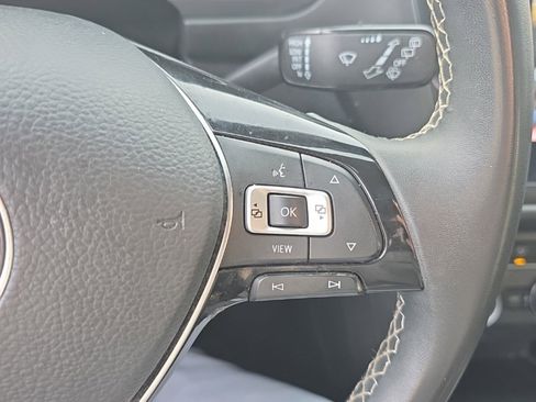 Used 2021 Volkswagen Tiguan SE image 34