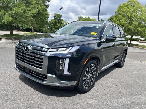 Used 2023 Hyundai Palisade Calligraphy w/ Cargo Package FWD image 3