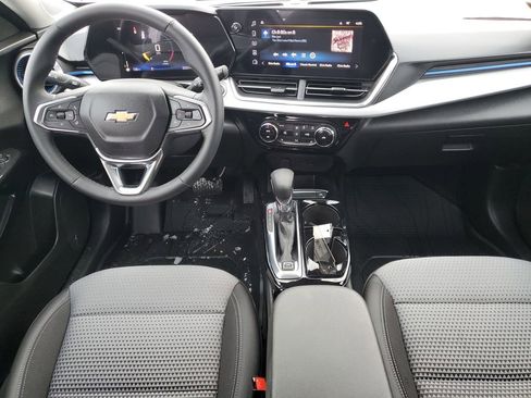 Used 2025 Chevrolet Trax LT w/ LT Convenience Package image 27