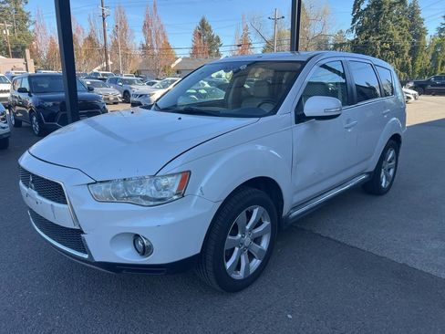 Used 2010 Mitsubishi Outlander GT image 2
