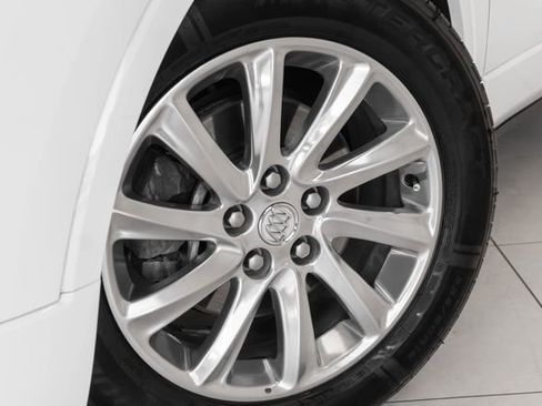 Used 2020 Buick Envision Essence FWD image 2