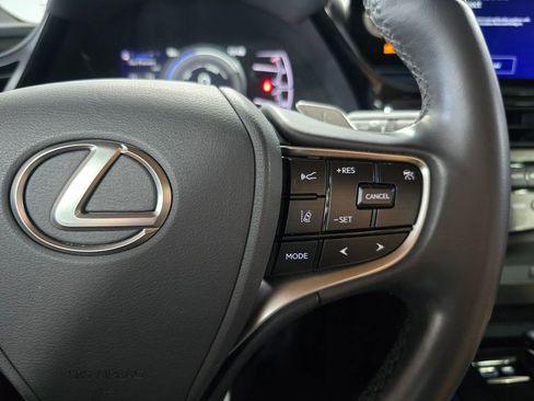 Used 2025 Lexus ES 300h w/ Premium Package FWD image 17