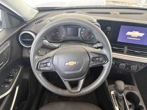 Used 2024 Chevrolet Trax LS w/ LS Convenience Package FWD image 14